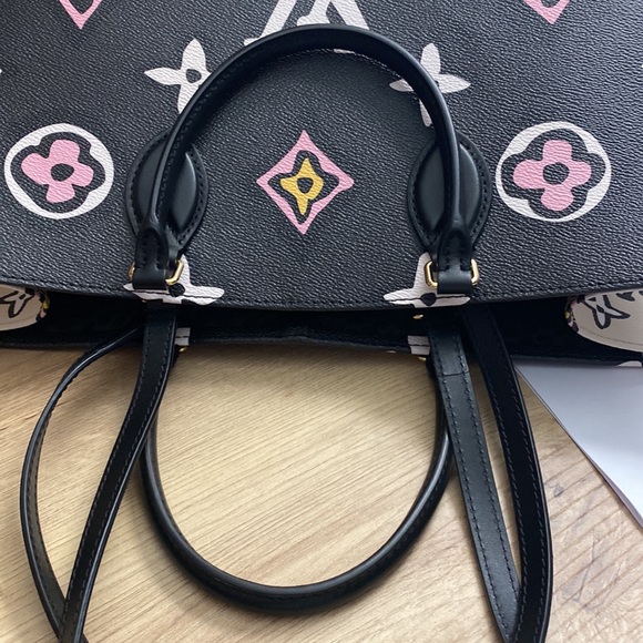 Louis Vuitton OnTheGo Wild At Heart GM Bag - Picture 15 of 16